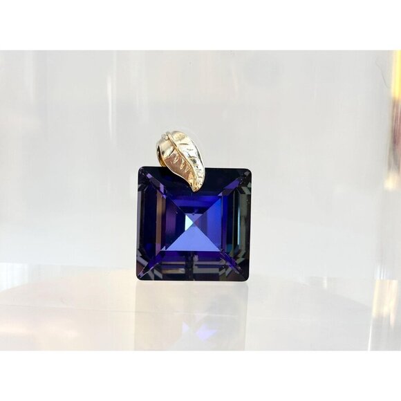 Prismatic Princess Cut Faux Sapphire Gold Leaf Vintage Pendant | Charm - 1" - Picture 5 of 9